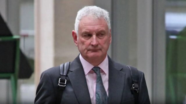 Γυναικεία αλληλεγγύη από εκατομμυριούχο μητέρα: Απέκλεισε τον γιο της από τη διαθήκη της επειδή απάτησε τη σύζυγό του