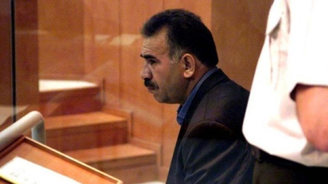 Σαν σήμερα, η παράδοση του Οτζαλάν στους Τούρκους – Συγκλονιστικό βίντεο από τον Σάββα Καλεντερίδη