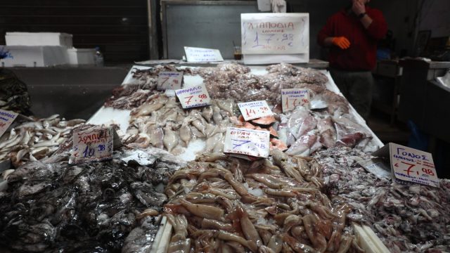 Σαρακοστιανό τραπέζι: Διπλασιάζονται οι τιμές, μειώνεται το περιεχόμενό του – Στο 66% οι αυξήσεις από πέρυσι