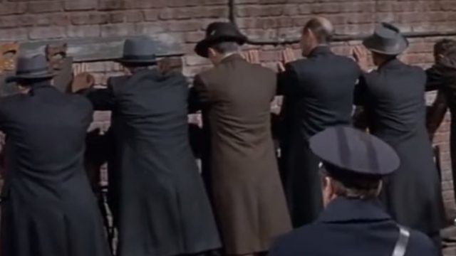 Σφαγή του Αγίου Βαλεντίνου στο Σικάγο: Η μαύρη πλευρά της 14ης Φεβρουαρίου – Όταν ο διαβόητος Αλ Καπόνε γάζωσε την αντίπαλη συμμορία