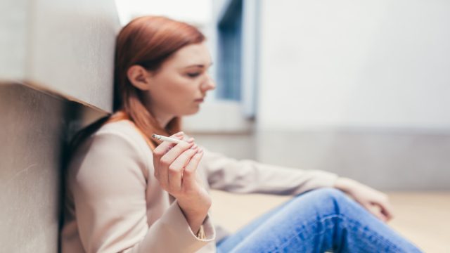 Η «έκρηξη» της ψύχωσης στη νέα γενιά: Οι κίνδυνοι της κάνναβης και οι προειδοποιήσεις των ειδικών