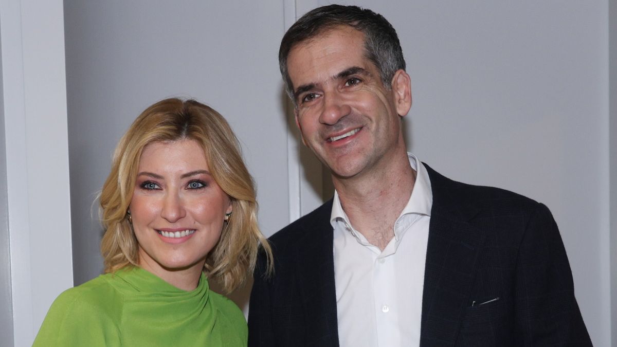 Σία Κοσιώνη: Αγκαλιά με τον Μπακογιάννη και τον γιο τους μετά το εξιτήριο