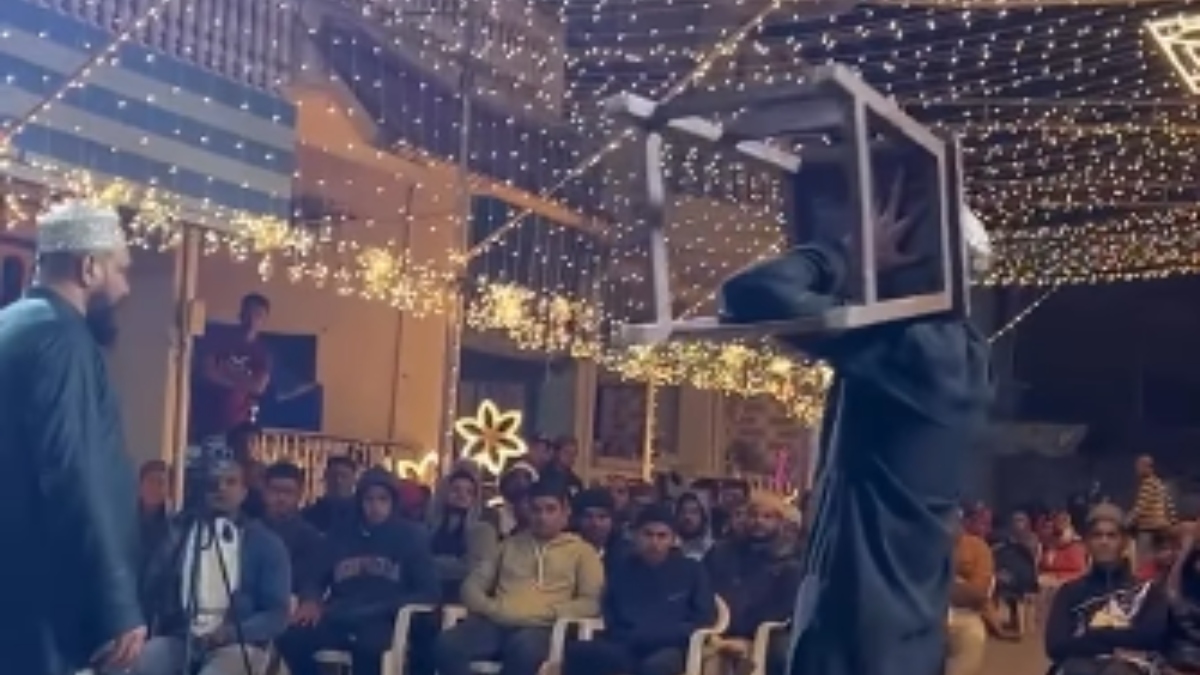 Σκληρές εικόνες ακραίας θρησκευτικής πίστης! Του καρφώνουν στο μάγουλο ένα σκαμπό…