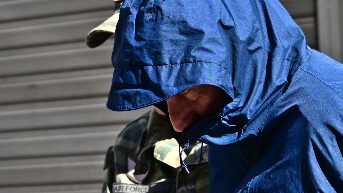 Χαμογελαστές φωτογραφίες και σκοτεινά μυστικά