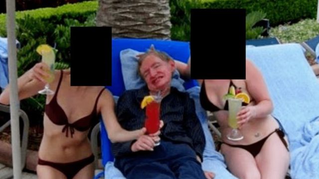 Απίστευτο: Ο Στίβεν Χόκινγκ στα αρχεία Έπσταϊν αγκαλιά με μοντέλα – Τι λέει η οικογένειά του