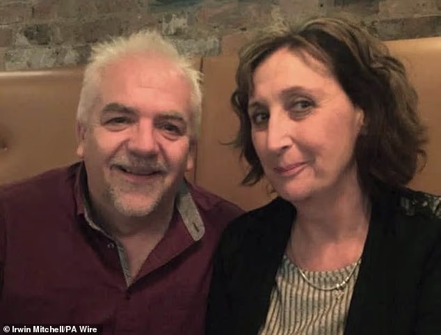 Η Κάρεν Πούλεϊ από το Γκλόστερσαϊρ αρρώστησε σε ένα θέρετρο του νησιού.