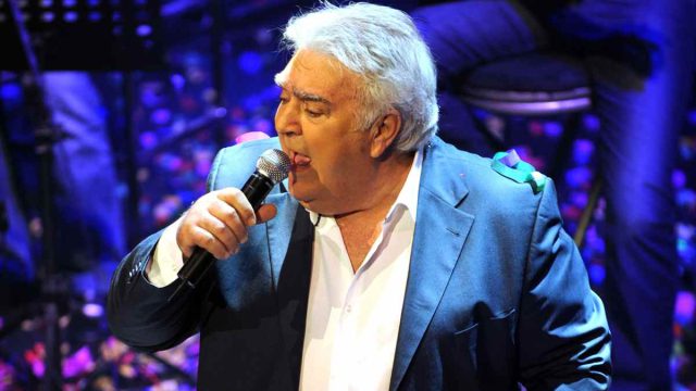 Πασχάλης Τερζής: Το νέο τραγούδι, η ξεκάθαρη στάση για το AI και η ζωή εκτός δημοσιότητας