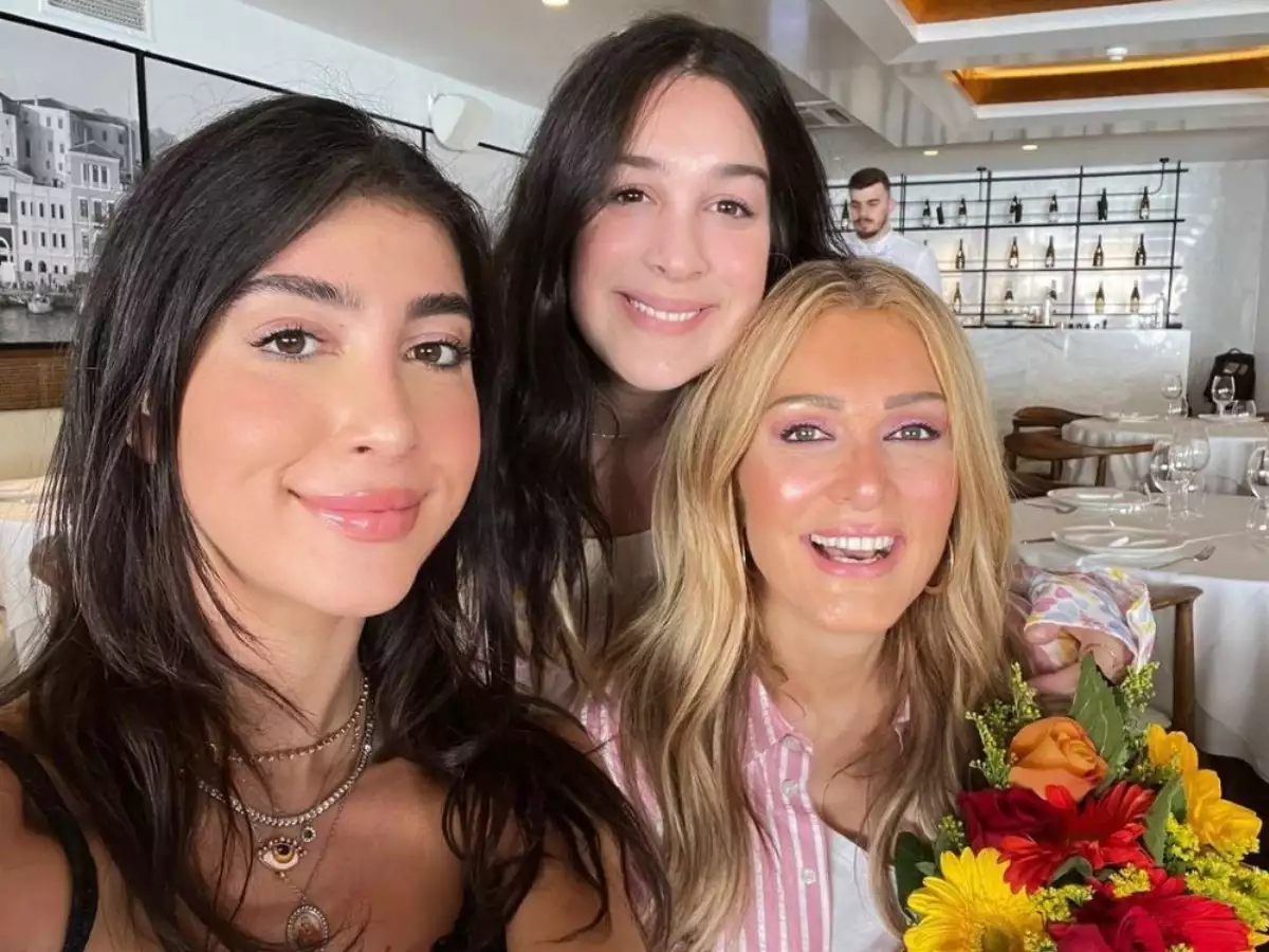 Νατάσα Θεοδωρίδου και οι κόρες της