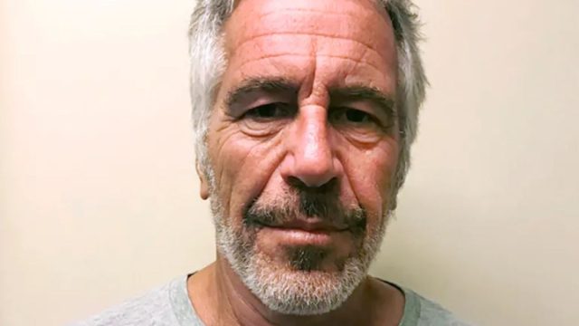 Το απαγορευμένο βίντεο από τους φακέλους Έπσταϊν που κατέβασαν, το ξαναβρήκαμε – Δείτε το τώρα πριν το «εξαφανίσουν» τα γνωστά κέντρα