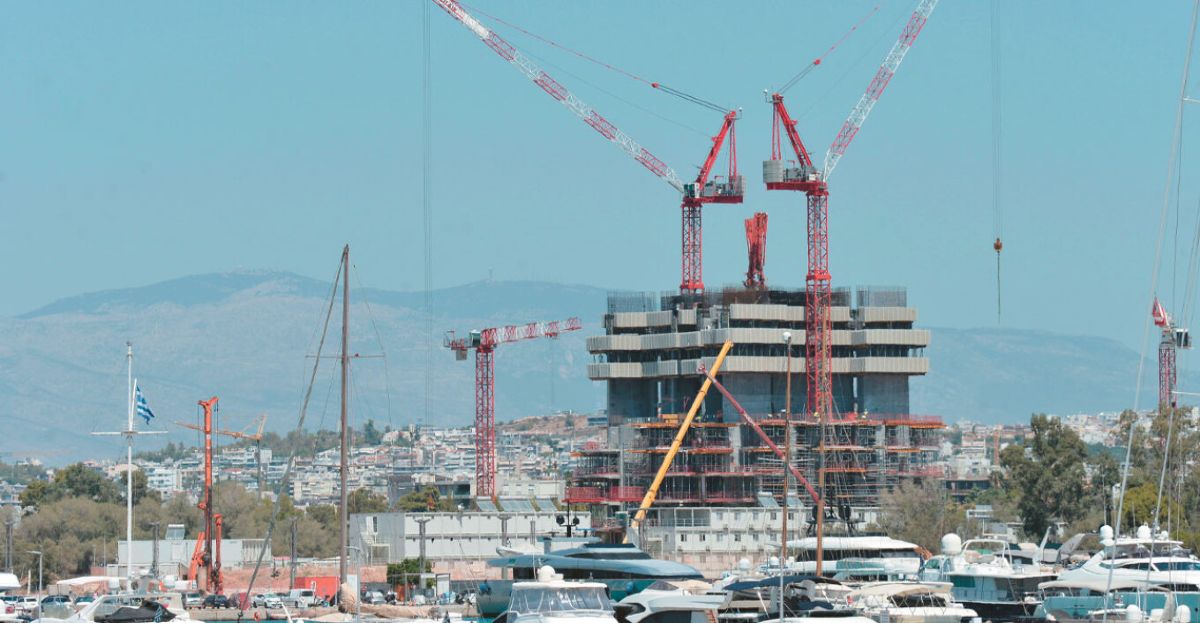 Πώς γεννήθηκε η φήμη ότι γέρνει και τι ισχύει