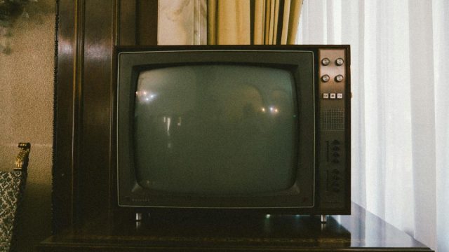 Το πιο τολμηρό και trash παιχνίδι της ελληνικής τηλεόρασης το έχει παρουσιάσει ένας άνθρωπος που δεν πάει ο νους σας