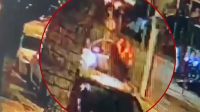 Καλλιθέα: Παρέσυρε πεζό και βγήκε για να τον βρίσει αντί να τον βοηθήσει – Βίντεο ντοκουμέντο