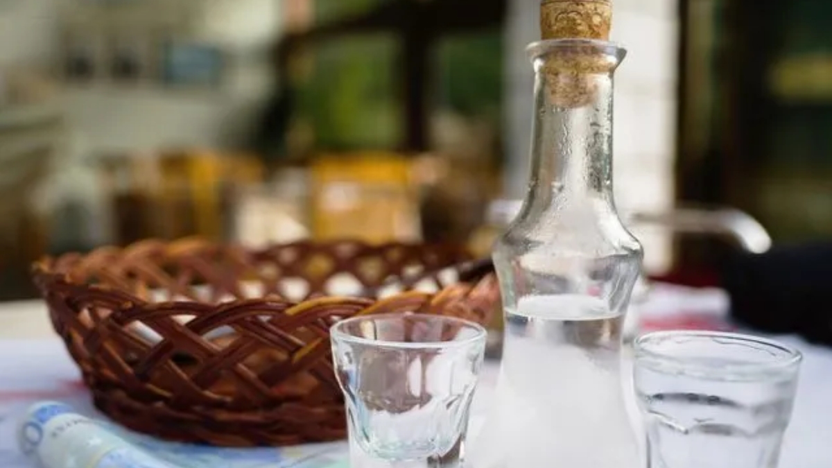 Ποια είναι η διαφορά ανάμεσα σε τσίπουρο, ρακή και τσικουδιά;