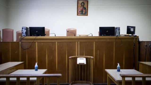 Σοκ στον Βόλο: Πατέρας επιτέθηκε και ξυλοκόπησε άγρια τη σύζυγο και το 12χρονο παιδί τους – Σκηνές τρόμου