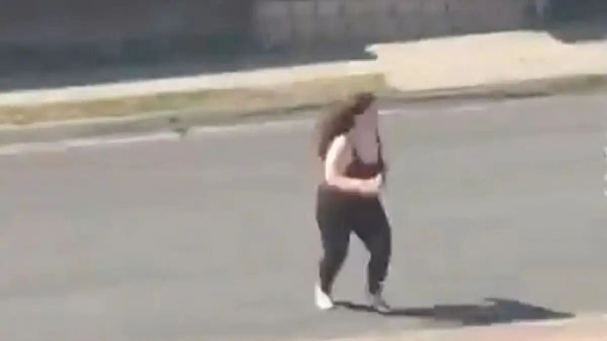 Μεξικό: Γυναίκα περνά ανεξήγητα τον δρόμο και την παρασέρνει αμάξι – Πολύ σκληρές εικόνες