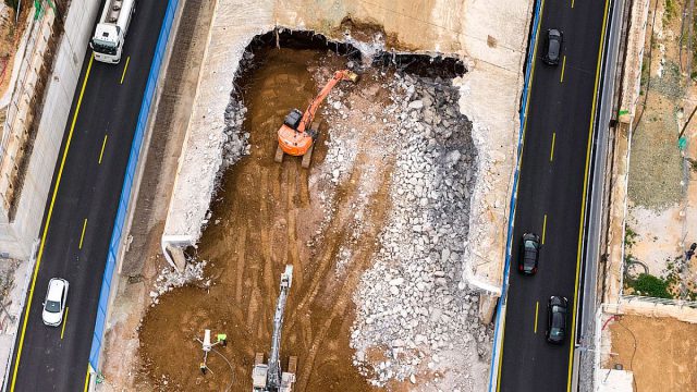 Flyover: Εντυπωσιακές εικόνες από την κατεδάφιση του τούνελ στην Περιφερειακή Θεσσαλονίκης