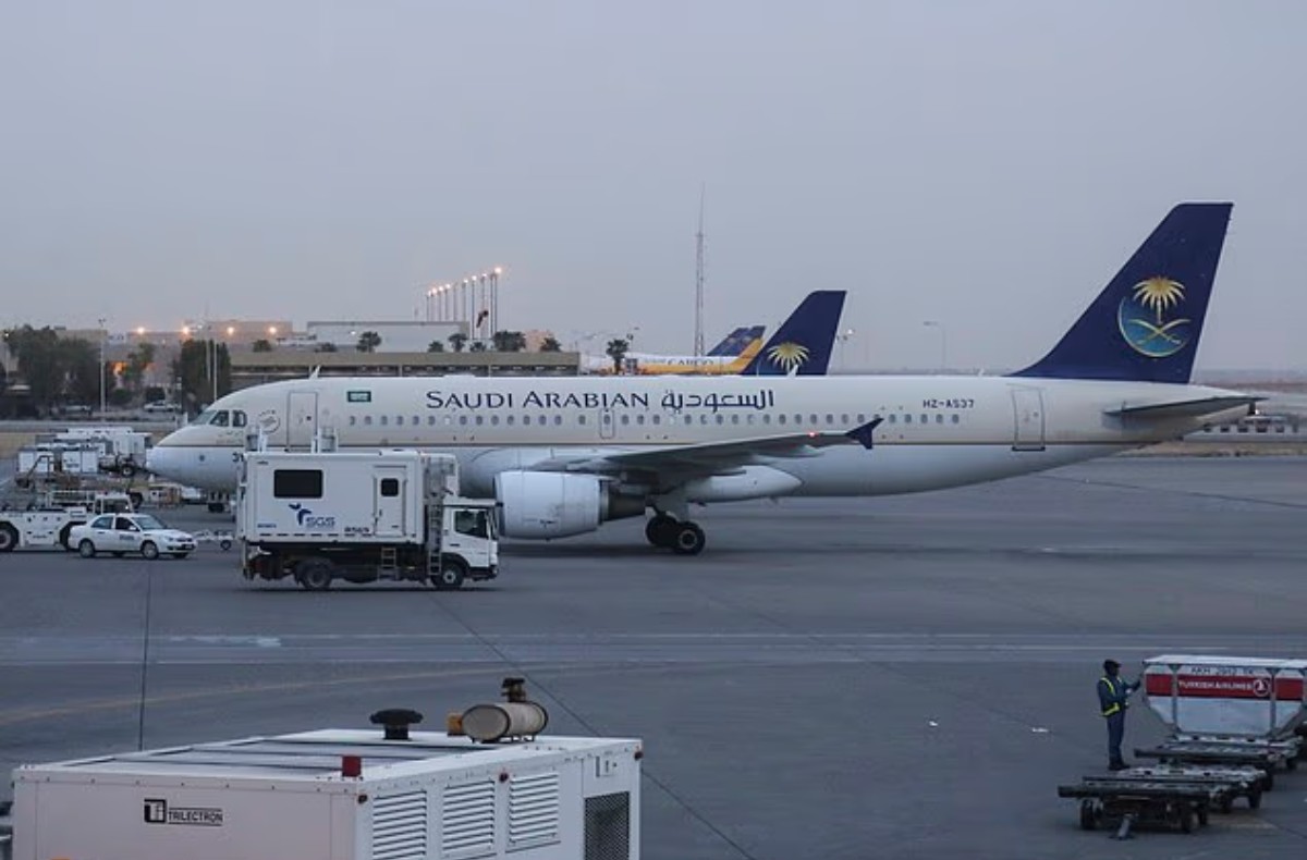 Οι πλούσιοι εγκαταλείπουν τη Μέση Ανατολή μέσω της Σαουδικής Αραβίας με ιδιωτικά τζετ, με κόστος που φτάνει τις 260.000 λίρες