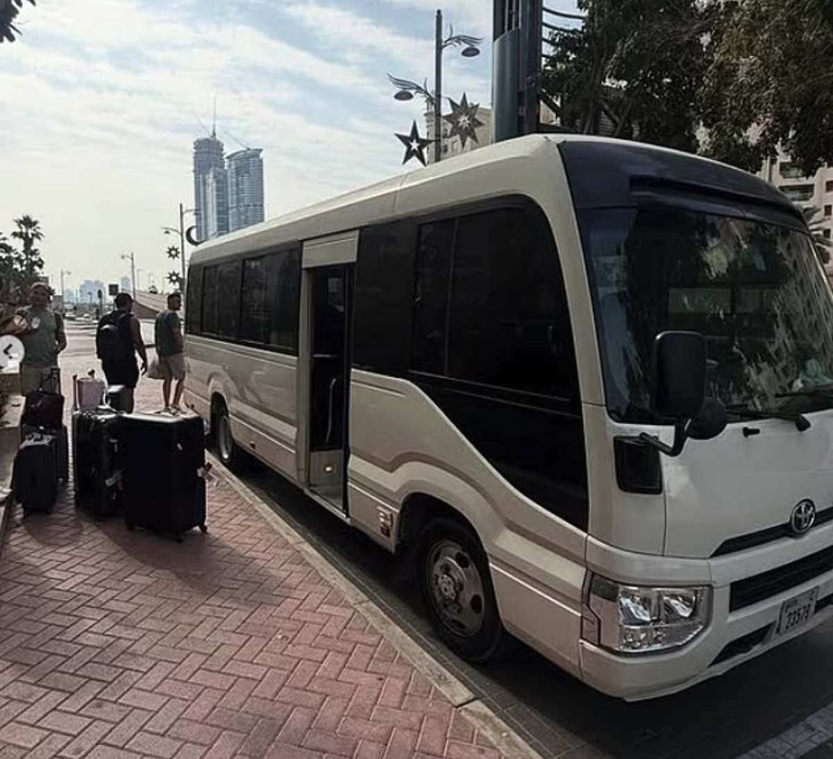 Θέσεις business class ή first class με τιμή περίπου 10.000 λιρών