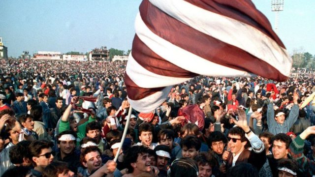 Σαν σήμερα, 17 Μαρτίου 1988: Η μέρα που η Λάρισα «έκοψε» την Ελλάδα στα δύο – Η εξέγερση για τον Τσίνγκοφ που έφερε το ιστορικό πρωτάθλημα στον κάμπο