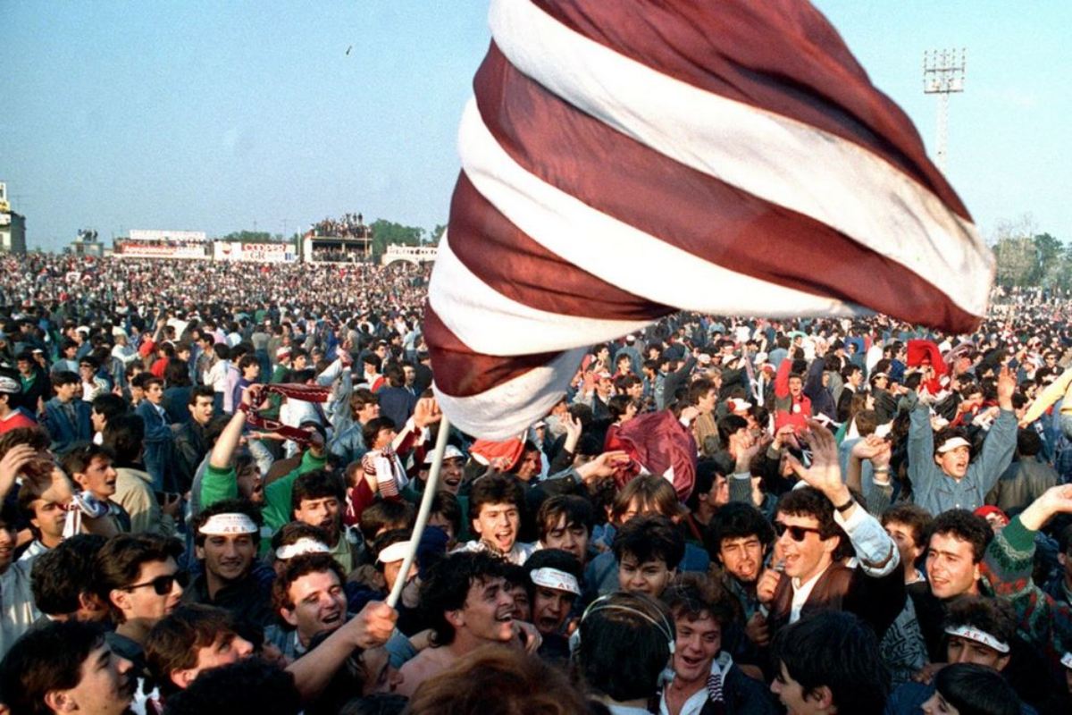 Σαν σήμερα, 17 Μαρτίου 1988: Η μέρα που η Λάρισα «έκοψε» την Ελλάδα στα δύο – Η εξέγερση για τον Τσίνγκοφ που έφερε το ιστορικό πρωτάθλημα στον κάμπο
