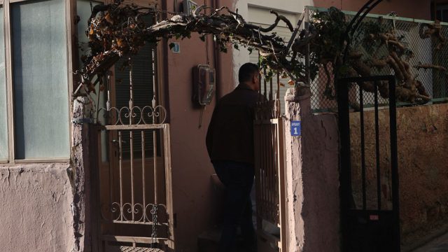 Θρίλερ στον Εύοσμο: Στραγγαλισμένη με ζώνη βρέθηκε 59χρονη στο κρεβάτι της – 3 στοιχεία που δείχνουν άγριο έγκλημα