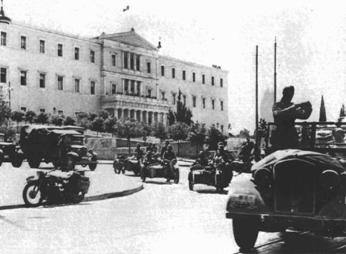 Οι Γερμανοί στρατιώτες απέκτησαν επίσημα το δικαίωμα να ταξιδεύουν εντελώς δωρεάν με τον ηλεκτρικό σιδηρόδρομο, τον σημερινό Ηλεκτρικό Πειραιά-Ομόνοιας