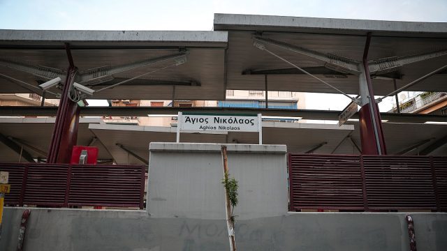Θρίλερ στον Ηλεκτρικό: Εκκένωση συρμού στον Άγιο Νικόλαο μετά από καπνούς και μυρωδιά καμένης ύλης