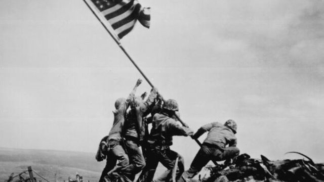 Σαν σήμερα, 26 Μαρτίου 1945: Η πτώση της Ιβοζίμα – Η πιο αιματηρή «σκακιέρα» του Ειρηνικού και το τέλος μιας κόλασης 36 ημερών