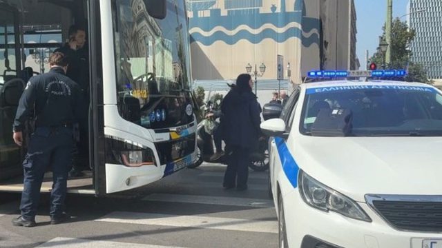 Πειραιάς: Λεωφορείο παρέσυρε ηλικιωμένο – Σε σοβαρή κατάσταση στο Τζάνειο, άλλοι 2 τραυματίες