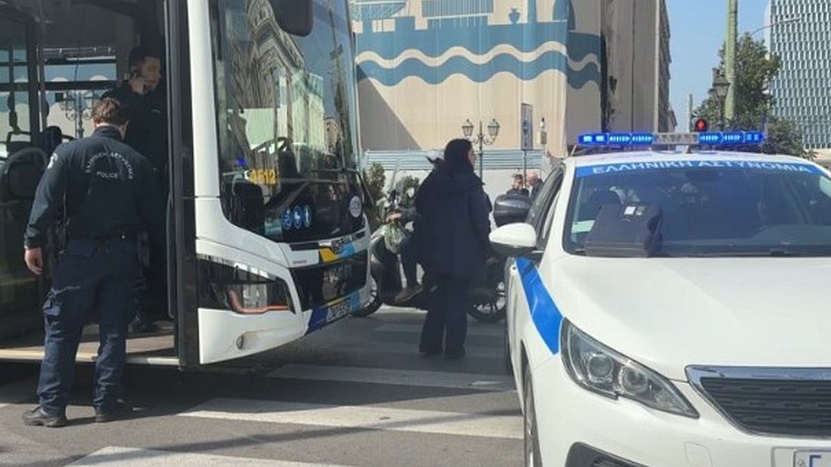 Πειραιάς: Λεωφορείο παρέσυρε ηλικιωμένο – Σε σοβαρή κατάσταση στο Τζάνειο, άλλοι 2 τραυματίες