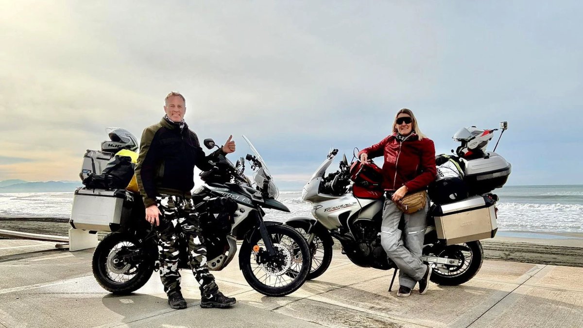 Το ζευγάρι συνελήφθη τον Ιανουάριο του 2025 ενώ διέσχιζε το Ιράν με μοτοσικλέτες