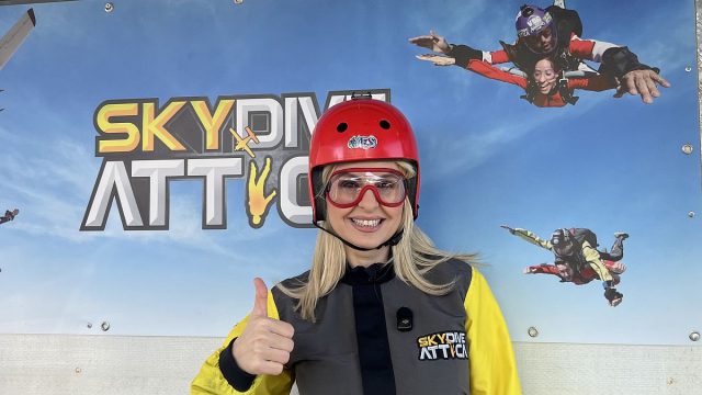Happy Hours: Η Μάγδα Τσέγκου σε «Ελεύθερη Πτώση» και ένα Οδοιπορικό από την Αγία Παρασκευή ως τη Βοιωτία