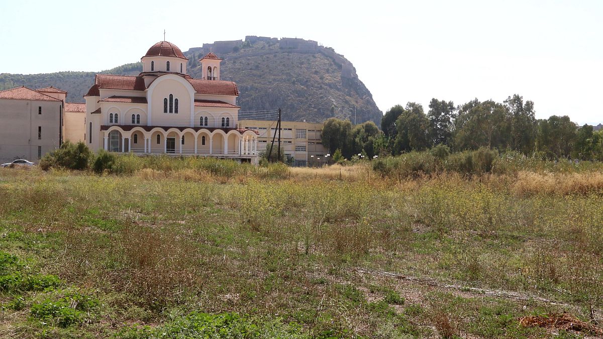 «Καμπάνα» έως 5.000 ευρώ και φυλάκιση: Ξεκινά ο υποχρεωτικός καθαρισμός οικοπέδων – Όλες οι προθεσμίες και τα SOS για τους ιδιοκτήτες
