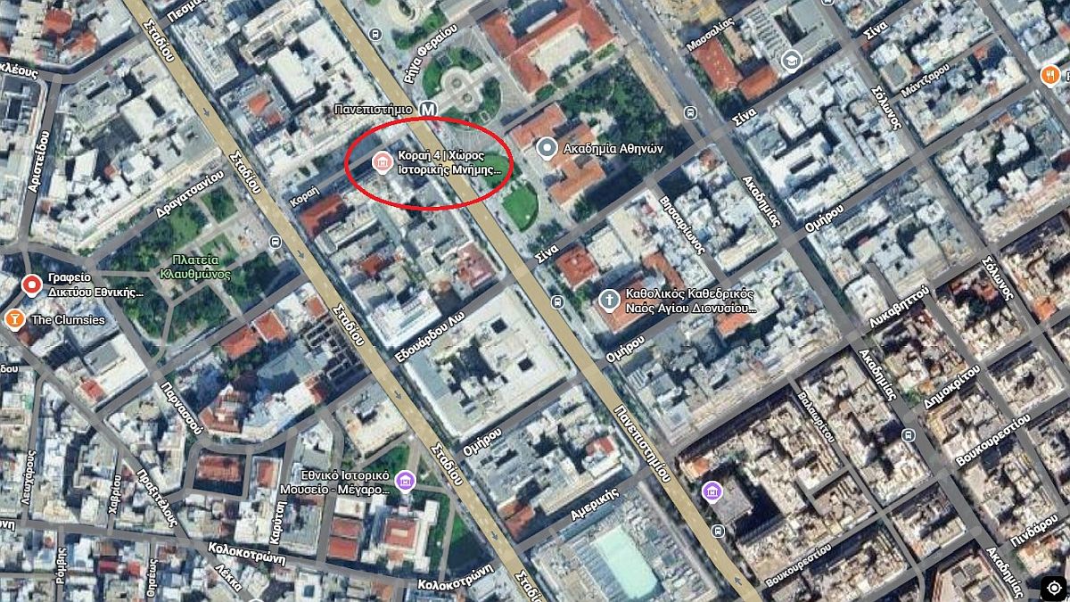 Στον κόκκινο κύκλο το καταφύγιο - Ακριβώς στο μετρό «Πανεπιστήμιο» στο κέντρο της Αθήνας