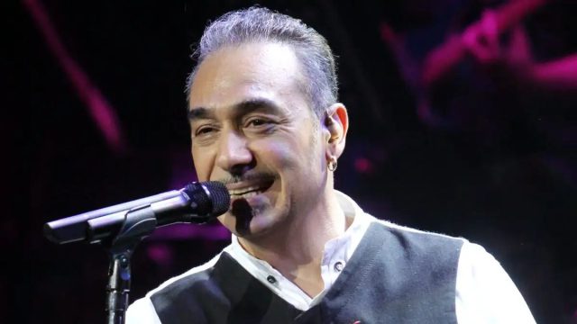 Αυτό θα πει… Ανάσταση: Λαμπάδα Νότης Σφακιανάκης