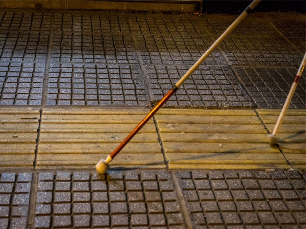 Λάρισα: Πεζοδρόμιο κλειστό για ΑμεΑ
