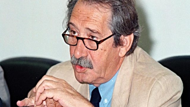 Πέθανε ο Αντώνης Κούρτης: Ποιος ήταν ο εμβληματικός δημοσιογράφος και πρώην κυβερνητικός εκπρόσωπος