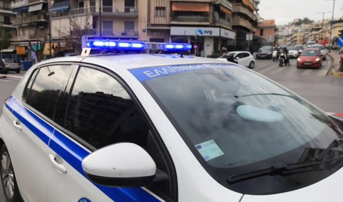 Σε πλήρη εξέλιξη βρίσκονται οι έρευνες της αστυνομίας στη Λαμία για τον εντοπισμό τριών ατόμων που επιχείρησαν να εξαπατήσουν ηλικιωμένη