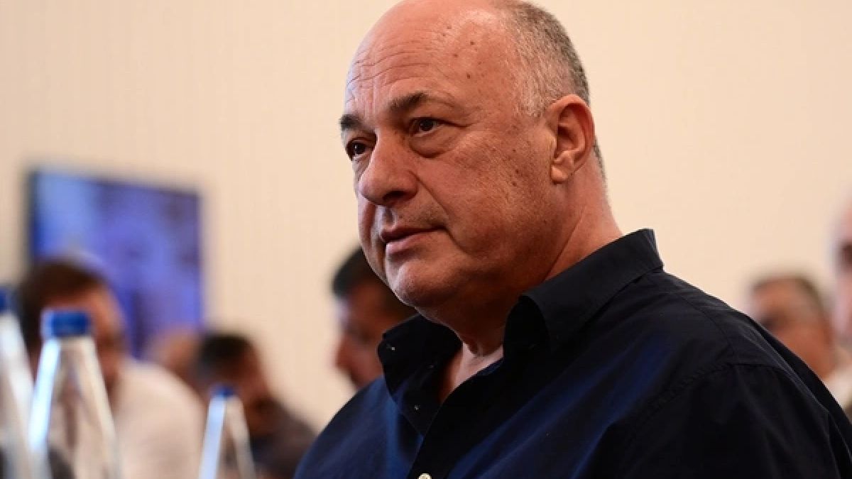 Αχιλλέας Μπέος: Ενημερώνει μέλη του ΚΚΕ στο δημοτικό συμβούλιο – «Καθίστε καλά, θα φάτε ξύλο…»