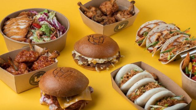 Το street food στέκι που απογειώνει το τηγανητό κοτόπουλο στην Αθήνα – Ζουμερά burgers και γενναιόδωρες μερίδες