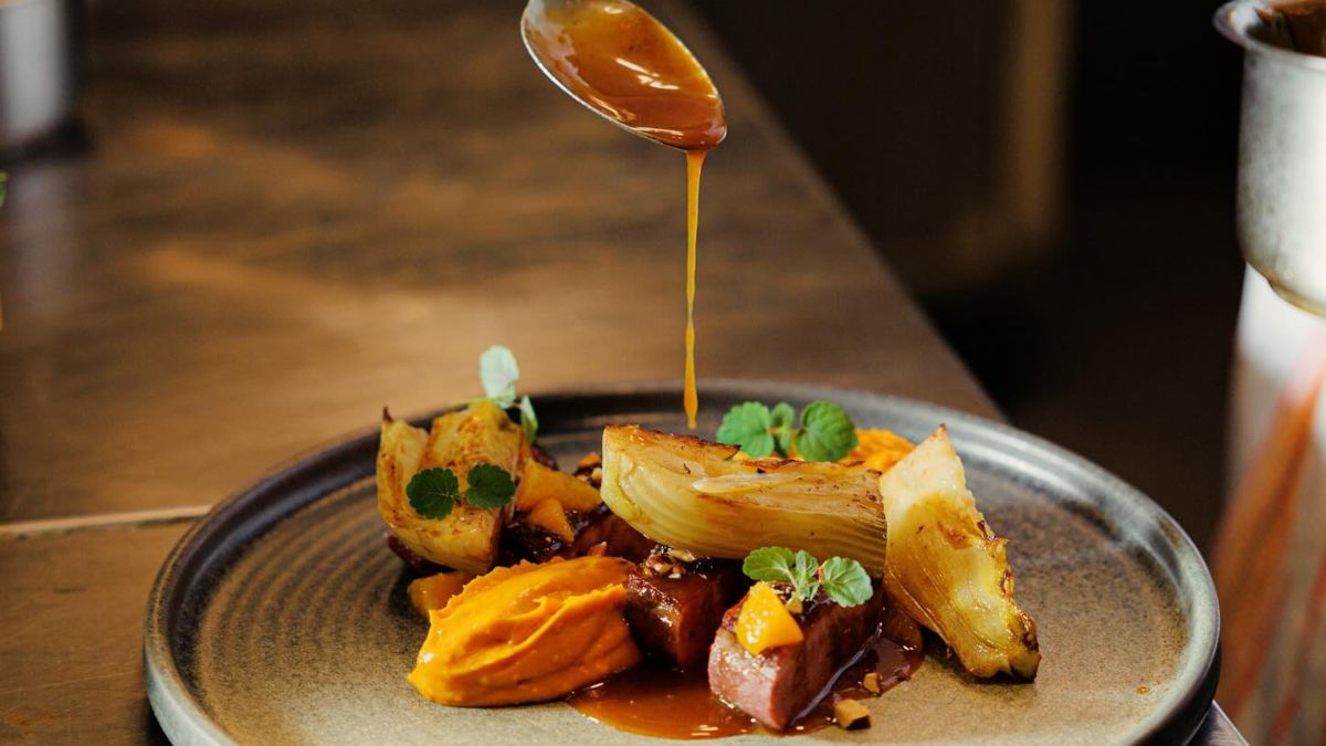 Cinq Sens: Το γαλλικό εστιατόριο στο Παγκράτι με τις Michelin τεχνικές και τη χιώτικη ψυχή