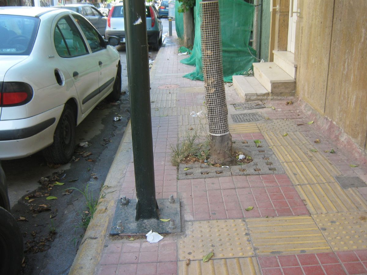 Ισπανίδα σχολιάζει τα πεζοδρόμια στην Ελλάδα