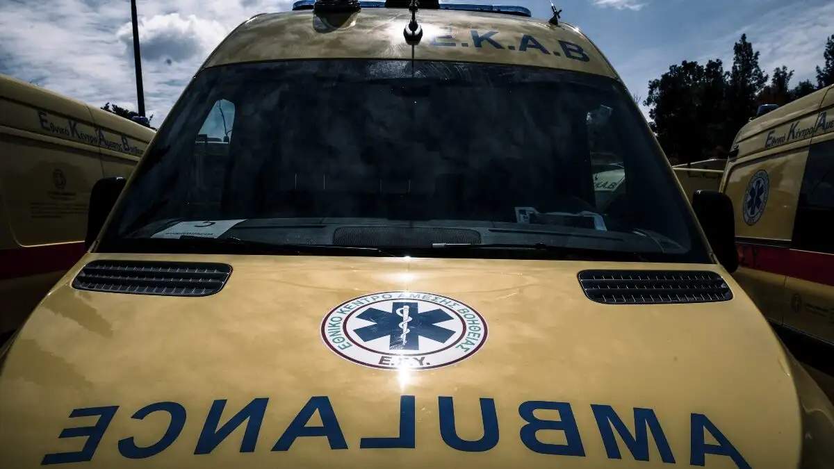 Ο άτυχος άνδρας, ηλικίας 67 ετών, ανασύρθηκε «χωρίς τις αισθήσεις» του από τα στελέχη του Λιμενικού Σώματος