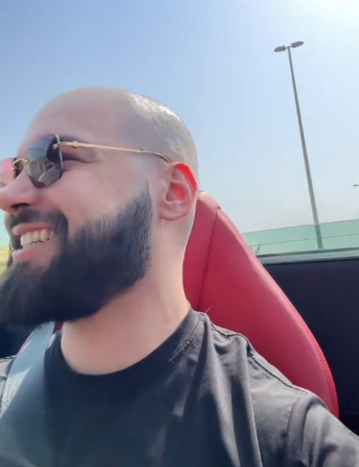 Ο ορίζοντας του Ντουμπάι με το Burj Khalifa, αντιπροσωπεύοντας το lifestyle για το οποίο μιλάει ο Conclavio
