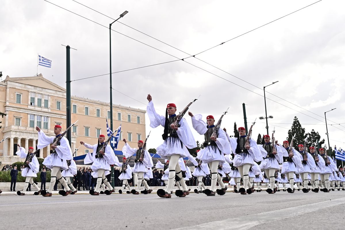  ΣΤΡΑΤΙΩΤΙΚΗ ΠΑΡΕΛΑΣΗ ΣΤΗΝ ΑΘΗΝΑ ΓΙΑ ΤΗΝ ΕΘΝΙΚΗ ΕΠΕΤΕΙΟ ΤΗΣ 25ης ΜΑΡΤΙΟΥ 1821