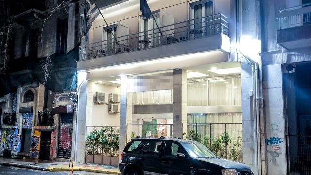 Εξάρχεια: Τι εξετάζουν οι Αρχές για τον θάνατο του 15χρονου που έπεσε από τον 3ο όροφο ξενοδοχείου;
