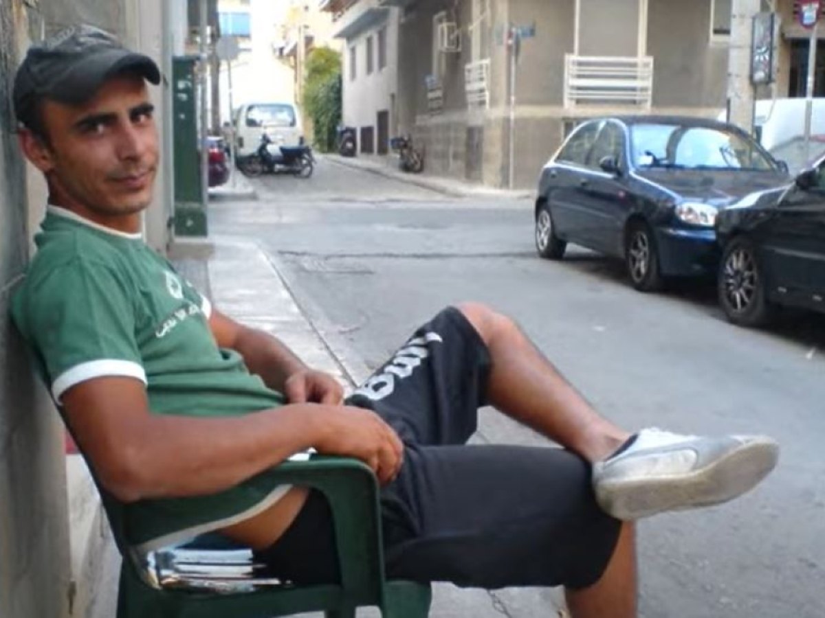 Ο Μιχάλης Φιλόπουλος έγινε σύμβολο μιας παράλογης βίας που τροφοδοτείται από καθοδηγητές και «στρατούς» χούλιγκανς, θυμίζοντάς μας πως το φαινόμενο της οπαδικής βίας απαιτεί ριζικές λύσεις.