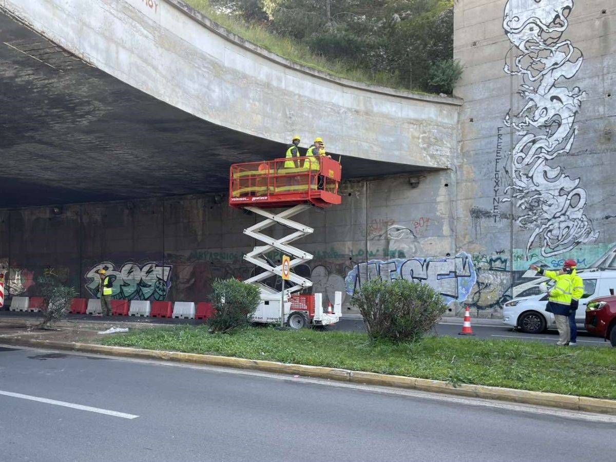 Εκτεθειμένα σίδερα και πτώση τσιμέντων