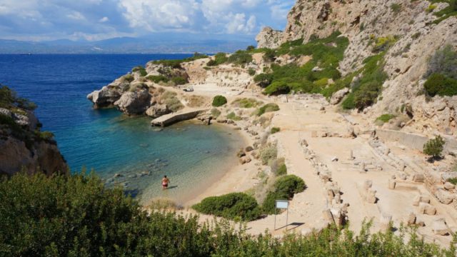 Μονοήμερη 2 ώρες από την Αθήνα που μοιάζει με νησί