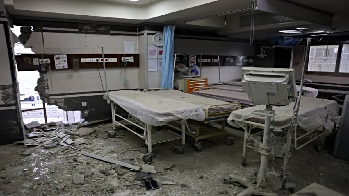 Ιράν: Βρέφη μεταφέρονται μετά τον βομβαρδισμό νοσοκομείου